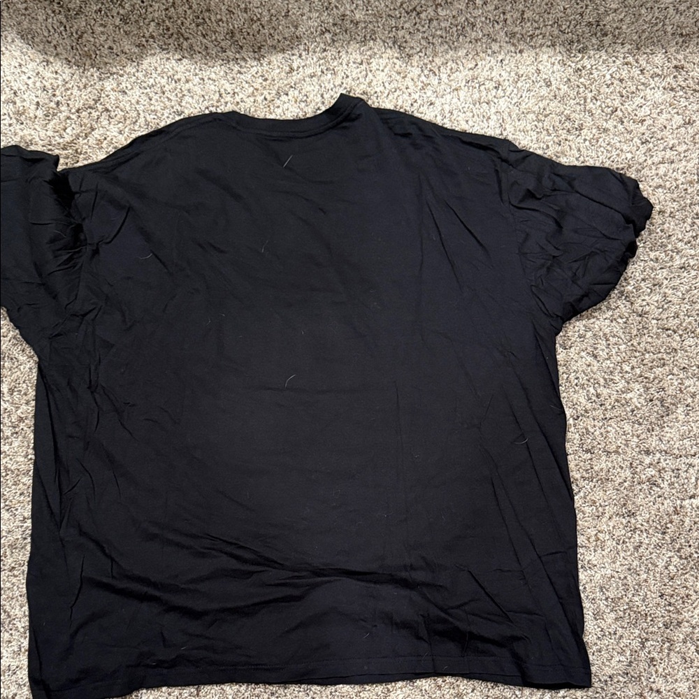 Que Black 'Queen' Concert Graphic Tee with Blue & Red Print - Picture 3 of 3